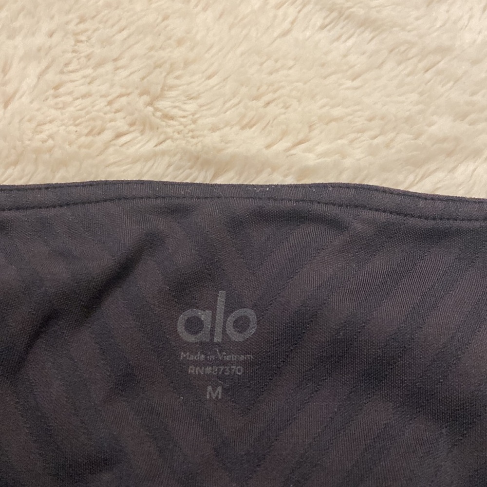 ALO Yoga Black Leggings - Picture 2 of 6